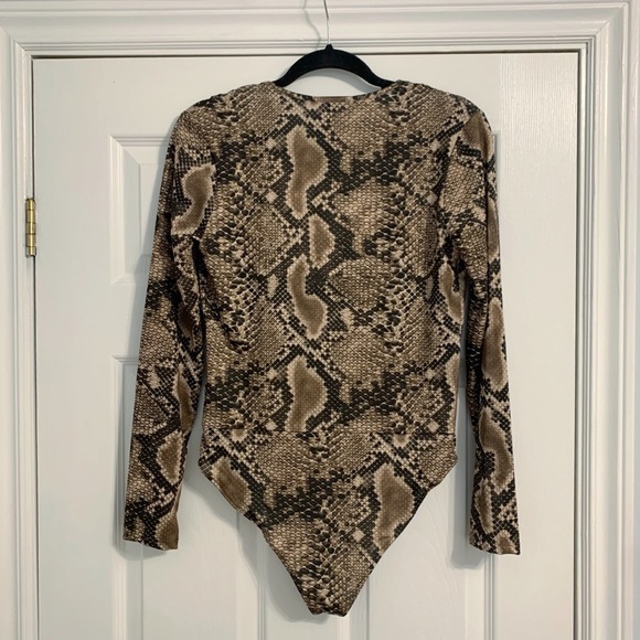 Zara Snakeskin Print Bodysuit Long Sleeve with Plunge Neck Size Medium - Picture 5 of 7